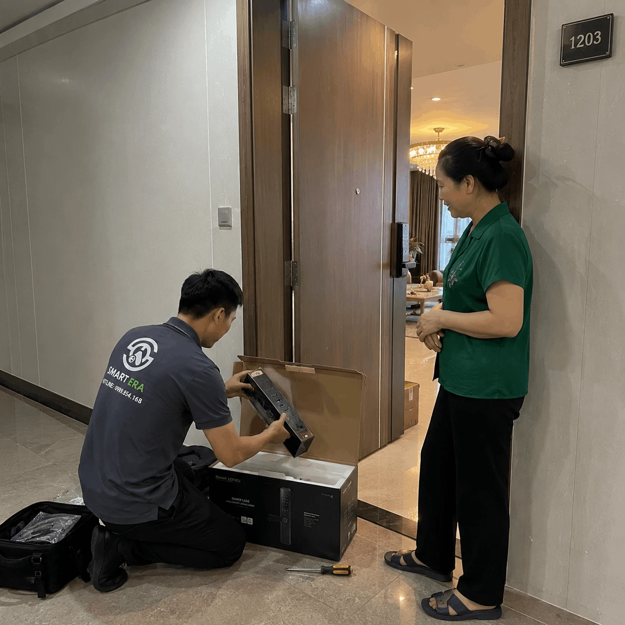 Báo Giá Lắp Đặt Khóa Cửa Thông Minh Tại Đống Đa – Chi Phí Thực Tế, Tư Vấn Đúng Loại Cửa